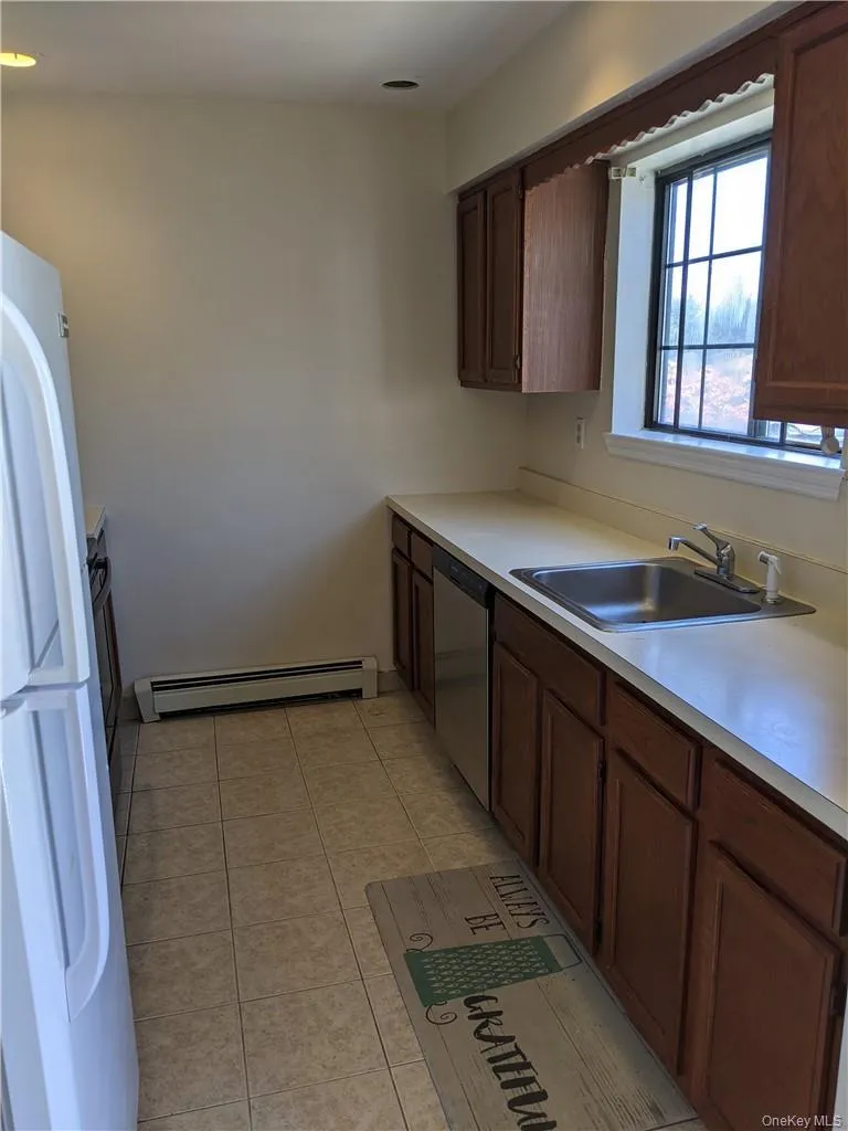 22 Brittany Drive, Middletown, NY, 2 Bedrooms Bedrooms, 5 Rooms Rooms,1 BathroomBathrooms,Residential Lease,For Rent,Brittany,0,976193 22 Brittany Drive, Middletown, NY, 2 Bedrooms Bedrooms, 5 Rooms Rooms,1 BathroomBathrooms,Residential Lease,For Rent,Brittany,0,976193