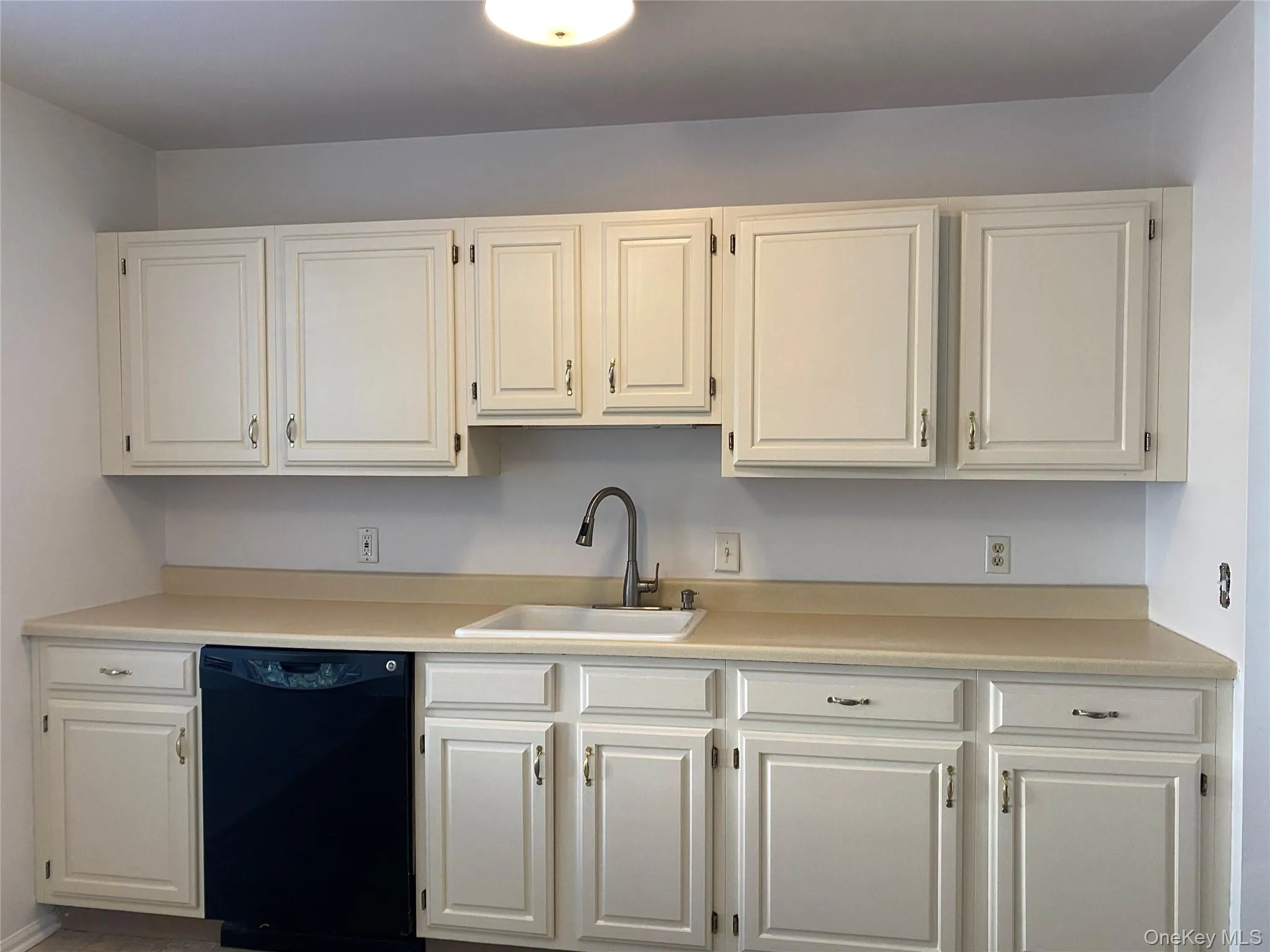 Plenty of cabinet space. Plenty of cabinet space.