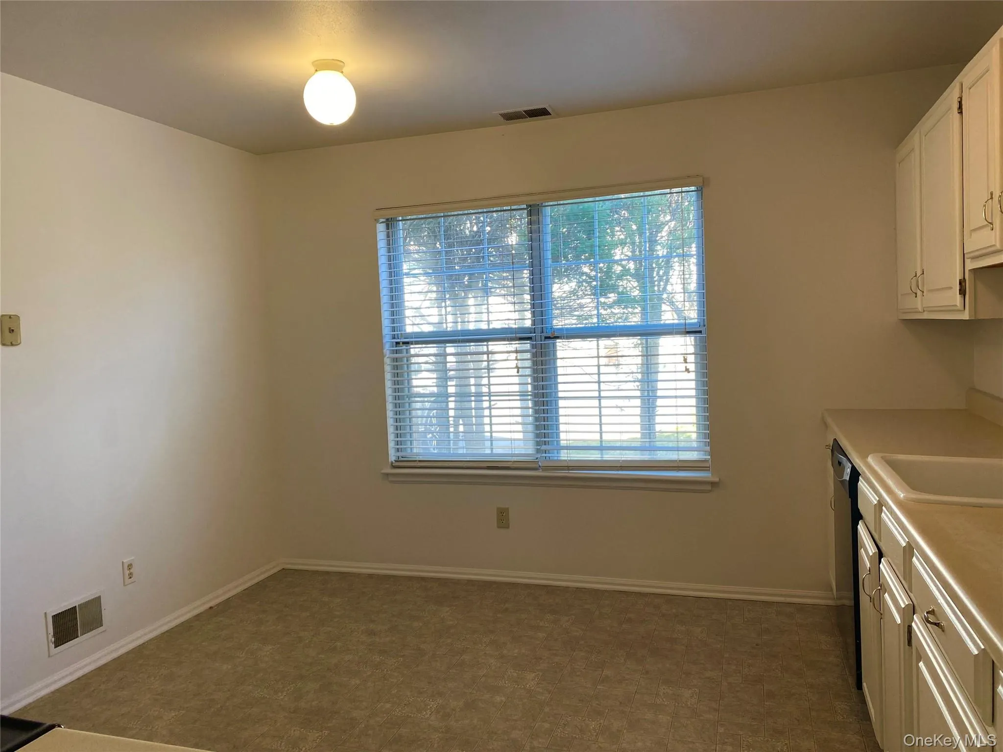 Eat in kitchen. Eat in kitchen.