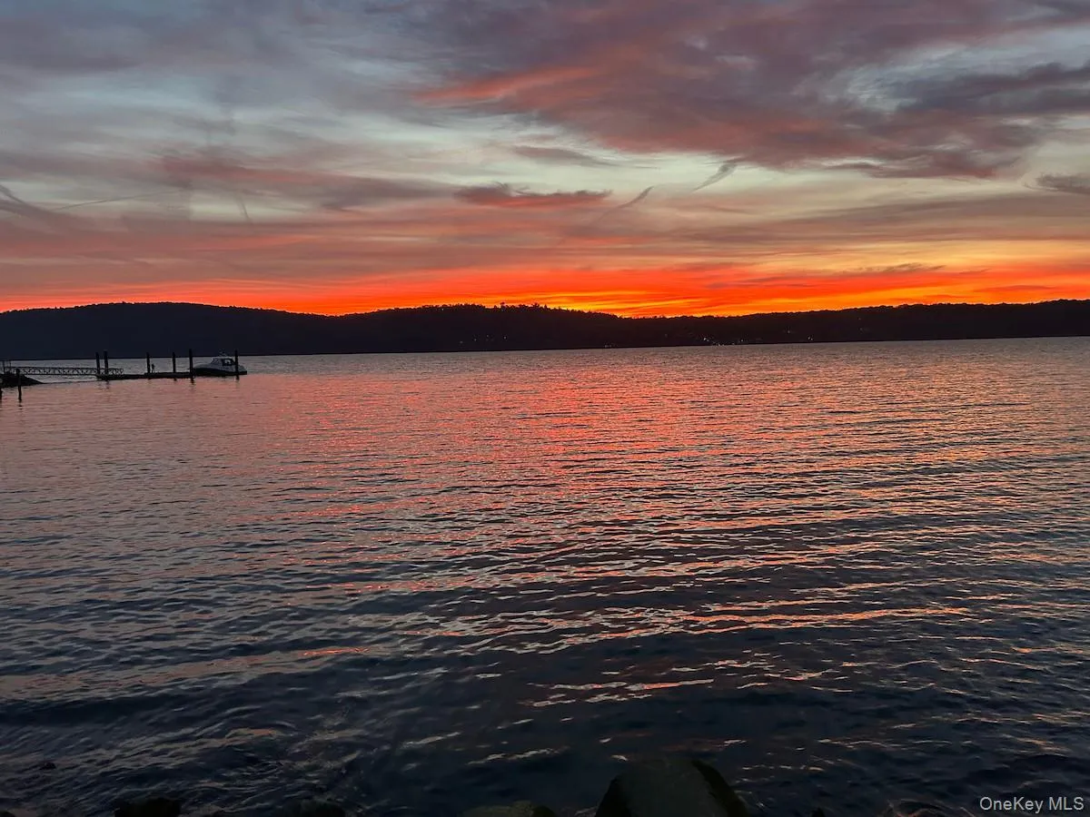 Hudson River at Dobbs Ferry Waterfront Park Hudson River at Dobbs Ferry Waterfront Park