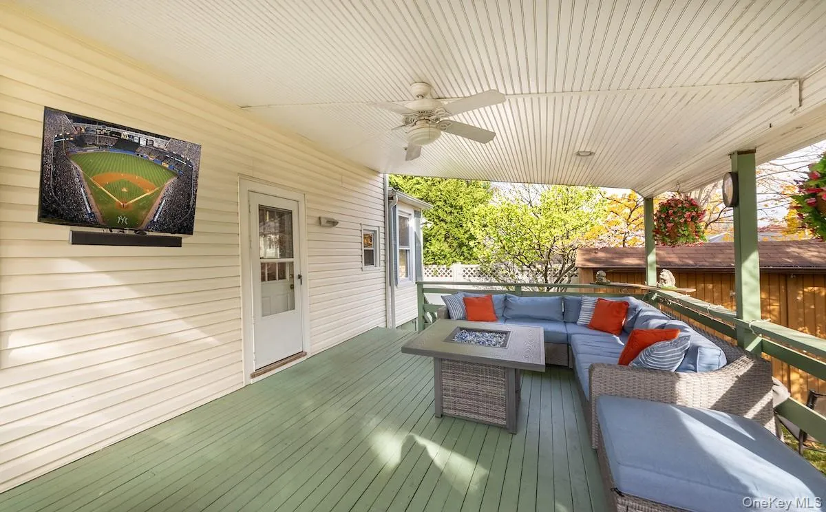 Covered porch Covered porch