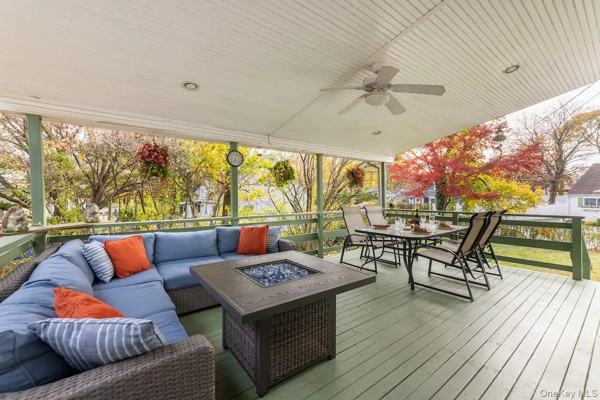 Covered porch Covered porch