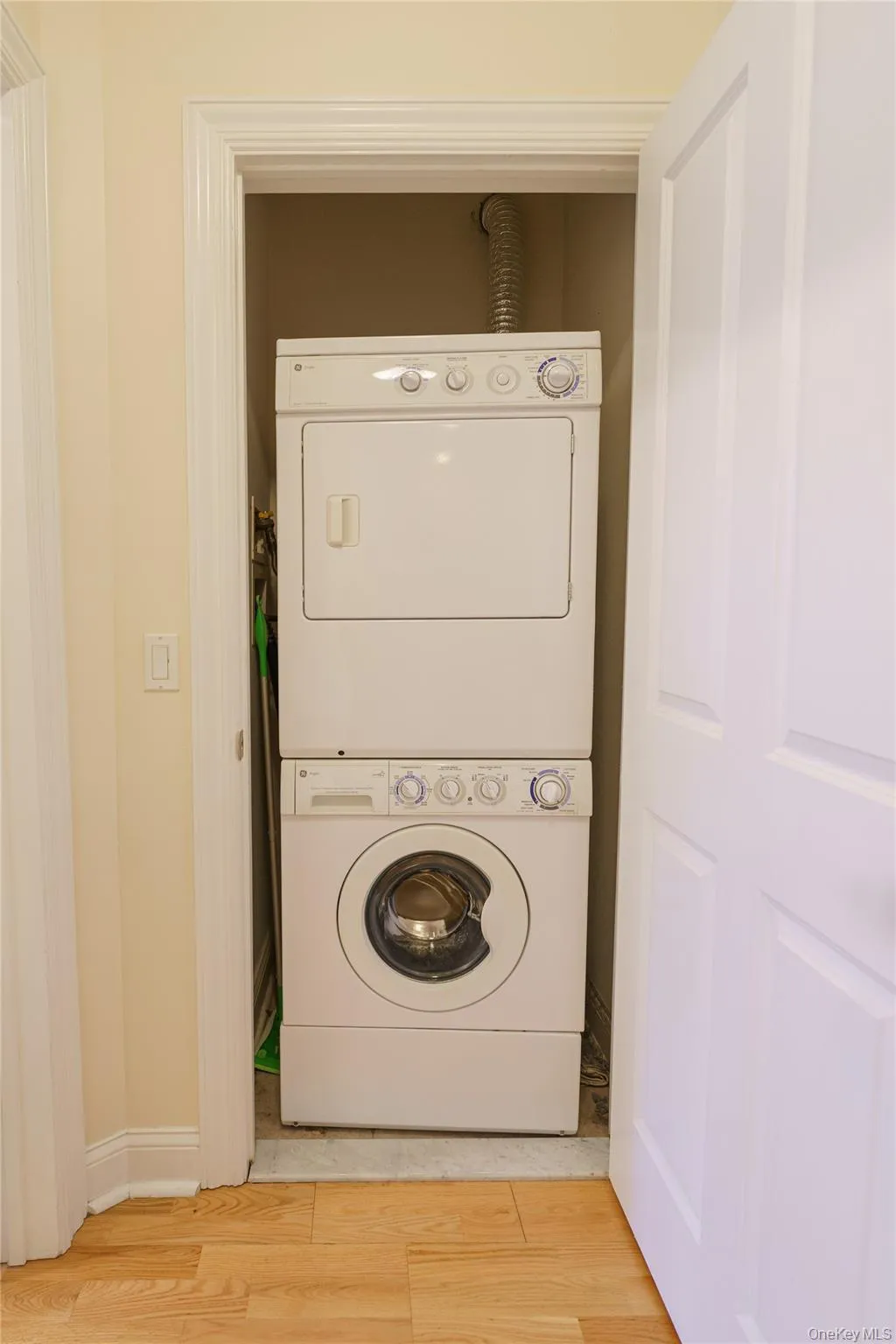 55 1st Street, Pelham, NY, 1 Bedroom Bedrooms, 4 Rooms Rooms,1 BathroomBathrooms,Residential Lease,For Rent,1st,0,976282 55 1st Street, Pelham, NY, 1 Bedroom Bedrooms, 4 Rooms Rooms,1 BathroomBathrooms,Residential Lease,For Rent,1st,0,976282