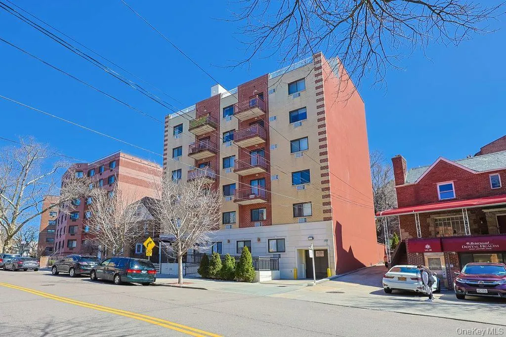 141-16 84th Drive, New York, NY, 2 Bedrooms Bedrooms, 4 Rooms Rooms,2 BathroomsBathrooms,Residential,For Rent,84th,0,976292 141-16 84th Drive, New York, NY, 2 Bedrooms Bedrooms, 4 Rooms Rooms,2 BathroomsBathrooms,Residential,For Rent,84th,0,976292