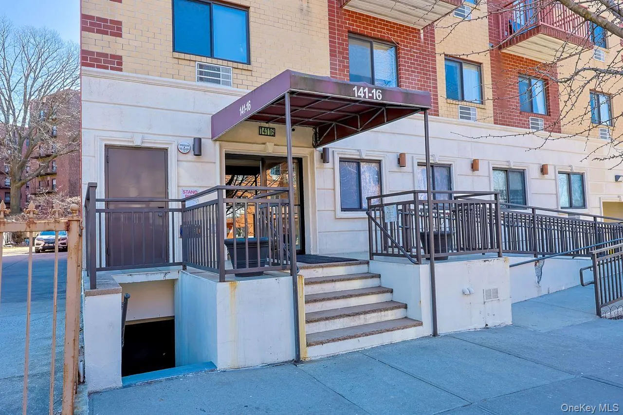 141-16 84th Drive, New York, NY, 2 Bedrooms Bedrooms, 4 Rooms Rooms,2 BathroomsBathrooms,Residential,For Rent,84th,0,976292 141-16 84th Drive, New York, NY, 2 Bedrooms Bedrooms, 4 Rooms Rooms,2 BathroomsBathrooms,Residential,For Rent,84th,0,976292
