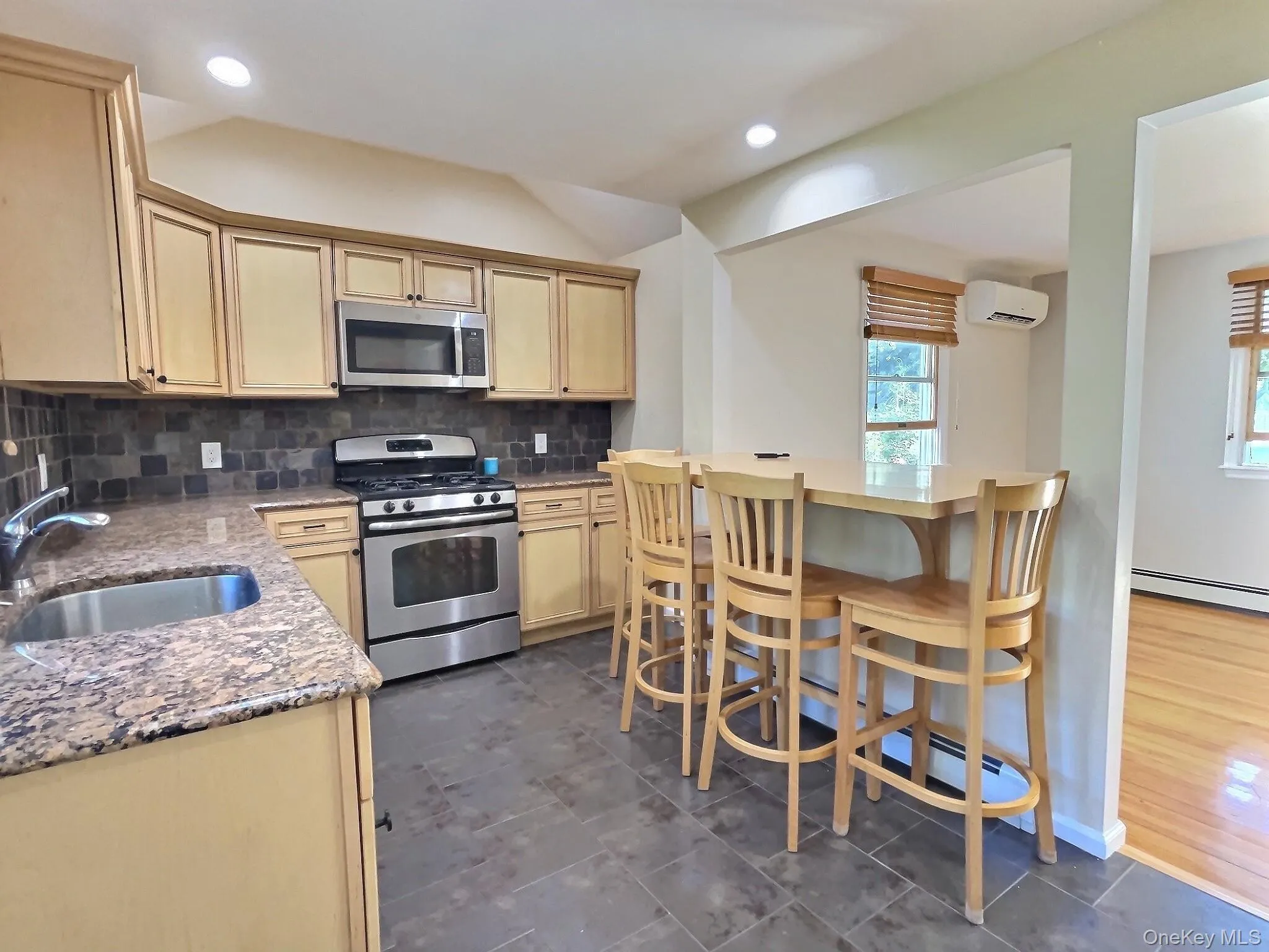 31 Grove Street, Islip, NY, 2 Bedrooms Bedrooms, 5 Rooms Rooms,1 BathroomBathrooms,Residential Lease,For Rent,Grove,0,976326 31 Grove Street, Islip, NY, 2 Bedrooms Bedrooms, 5 Rooms Rooms,1 BathroomBathrooms,Residential Lease,For Rent,Grove,0,976326