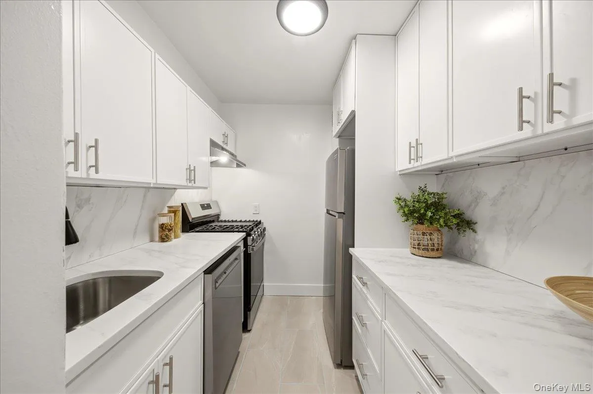 610 Waring Avenue, New York, NY, 2 Bedrooms Bedrooms, 4 Rooms Rooms,1 BathroomBathrooms,Residential Lease,For Rent,Waring,0,976356 610 Waring Avenue, New York, NY, 2 Bedrooms Bedrooms, 4 Rooms Rooms,1 BathroomBathrooms,Residential Lease,For Rent,Waring,0,976356