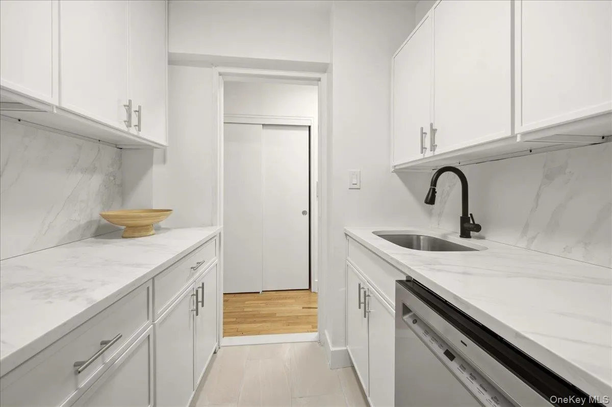 610 Waring Avenue, New York, NY, 2 Bedrooms Bedrooms, 4 Rooms Rooms,1 BathroomBathrooms,Residential Lease,For Rent,Waring,0,976356 610 Waring Avenue, New York, NY, 2 Bedrooms Bedrooms, 4 Rooms Rooms,1 BathroomBathrooms,Residential Lease,For Rent,Waring,0,976356