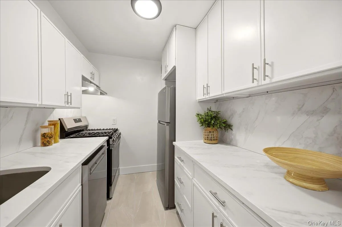 610 Waring Avenue, New York, NY, 2 Bedrooms Bedrooms, 4 Rooms Rooms,1 BathroomBathrooms,Residential Lease,For Rent,Waring,0,976356 610 Waring Avenue, New York, NY, 2 Bedrooms Bedrooms, 4 Rooms Rooms,1 BathroomBathrooms,Residential Lease,For Rent,Waring,0,976356