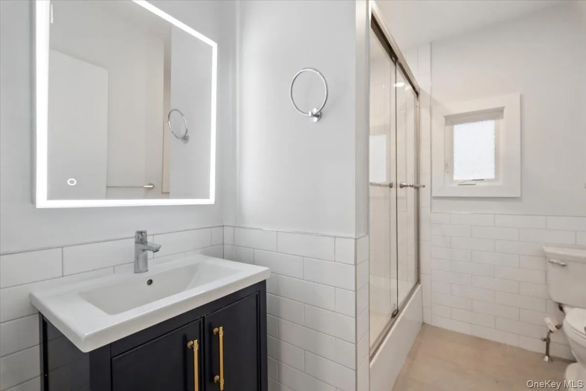 56 Wildey Street, Greenburgh, NY, 2 Bedrooms Bedrooms, 5 Rooms Rooms,1 BathroomBathrooms,Residential Lease,For Rent,Wildey,0,976358 56 Wildey Street, Greenburgh, NY, 2 Bedrooms Bedrooms, 5 Rooms Rooms,1 BathroomBathrooms,Residential Lease,For Rent,Wildey,0,976358