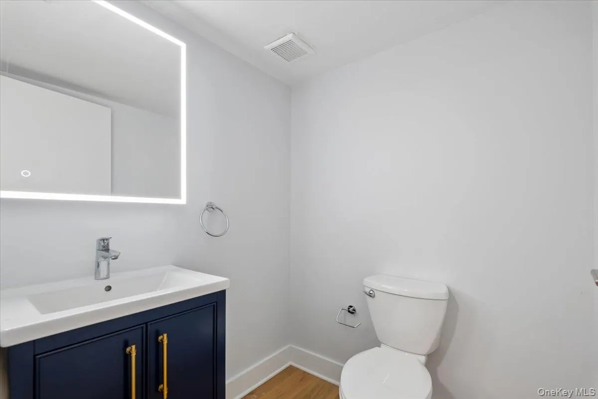 56 Wildey Street, Greenburgh, NY, 2 Bedrooms Bedrooms, 5 Rooms Rooms,1 BathroomBathrooms,Residential Lease,For Rent,Wildey,0,976358 56 Wildey Street, Greenburgh, NY, 2 Bedrooms Bedrooms, 5 Rooms Rooms,1 BathroomBathrooms,Residential Lease,For Rent,Wildey,0,976358