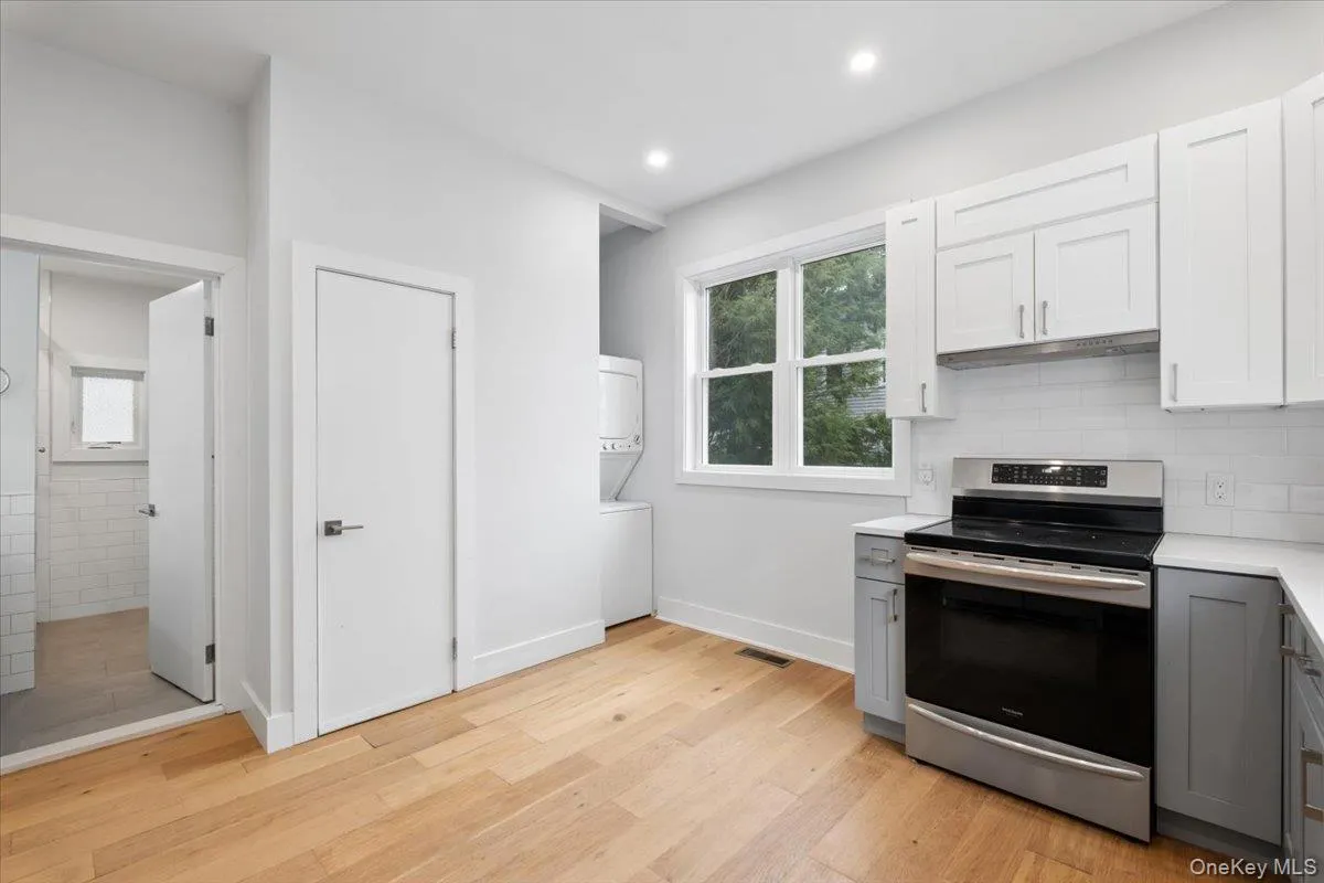 56 Wildey Street, Greenburgh, NY, 2 Bedrooms Bedrooms, 5 Rooms Rooms,1 BathroomBathrooms,Residential Lease,For Rent,Wildey,0,976358 56 Wildey Street, Greenburgh, NY, 2 Bedrooms Bedrooms, 5 Rooms Rooms,1 BathroomBathrooms,Residential Lease,For Rent,Wildey,0,976358