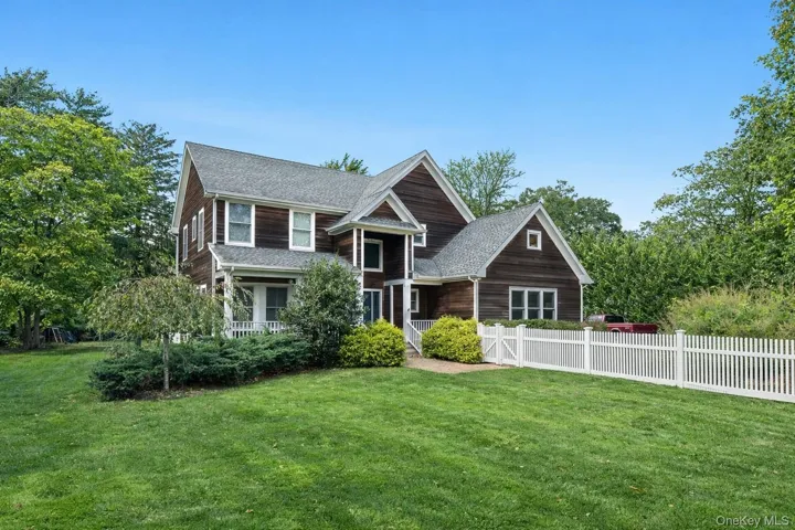 134a Montauk Highway, Southampton, New York 11977