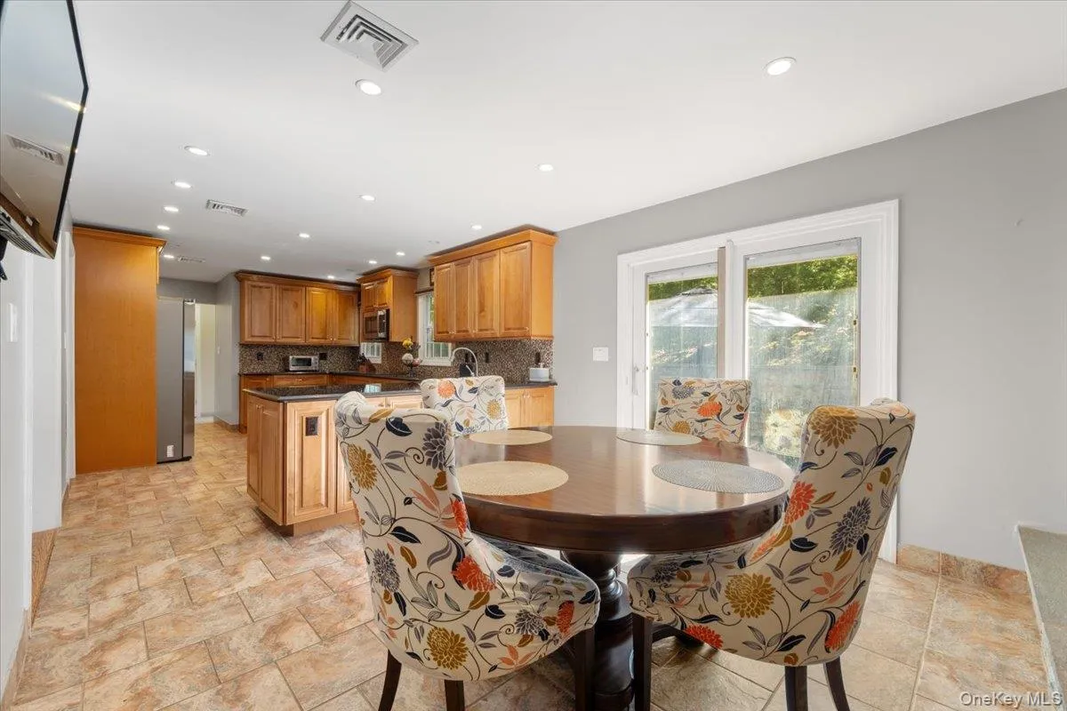 103 Bradley Avenue, Greenburgh, NY, 5 Bedrooms Bedrooms, 10 Rooms Rooms,2 BathroomsBathrooms,Residential,For Rent,Bradley,0,976383 103 Bradley Avenue, Greenburgh, NY, 5 Bedrooms Bedrooms, 10 Rooms Rooms,2 BathroomsBathrooms,Residential,For Rent,Bradley,0,976383
