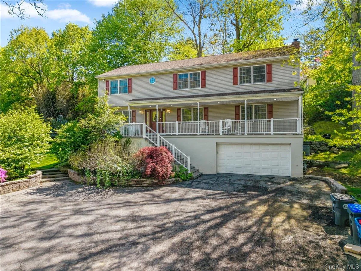 2 car garage huge driveway 2 car garage huge driveway
