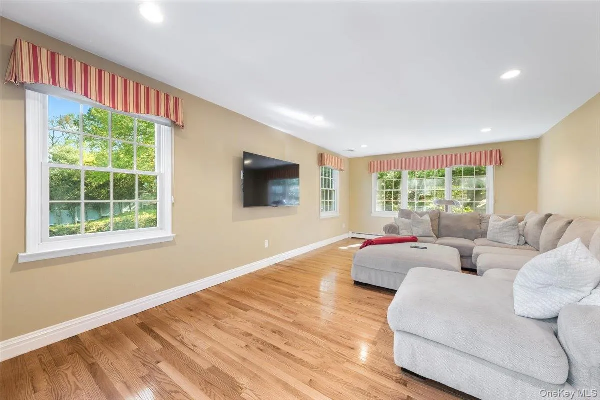 Large sunny living room Large sunny living room