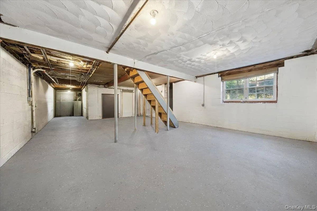 basement with 9ft ceilings endless possibilities! basement with 9ft ceilings endless possibilities!
