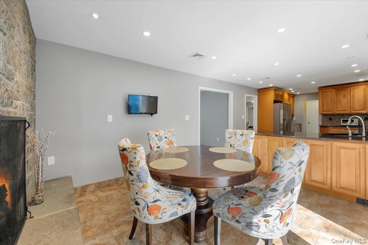 103 Bradley Avenue, Greenburgh, NY, 5 Bedrooms Bedrooms, 10 Rooms Rooms,2 BathroomsBathrooms,Residential,For Rent,Bradley,0,976383 103 Bradley Avenue, Greenburgh, NY, 5 Bedrooms Bedrooms, 10 Rooms Rooms,2 BathroomsBathrooms,Residential,For Rent,Bradley,0,976383