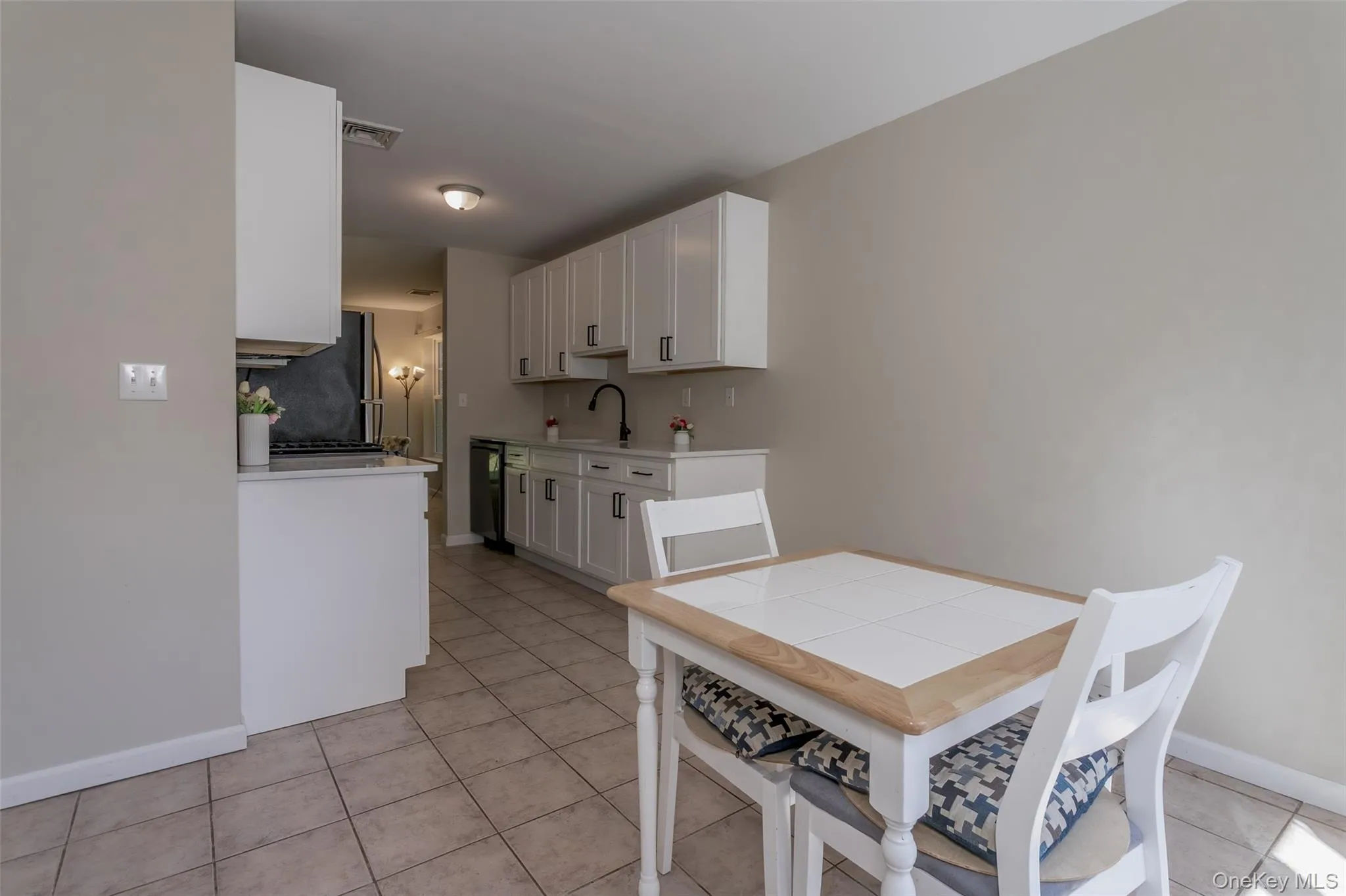 423 Kings Highway, Warwick (town), NY, 3 Bedrooms Bedrooms, 8 Rooms Rooms,1 BathroomBathrooms,Residential Lease,For Rent,Kings,0,976391 423 Kings Highway, Warwick (town), NY, 3 Bedrooms Bedrooms, 8 Rooms Rooms,1 BathroomBathrooms,Residential Lease,For Rent,Kings,0,976391