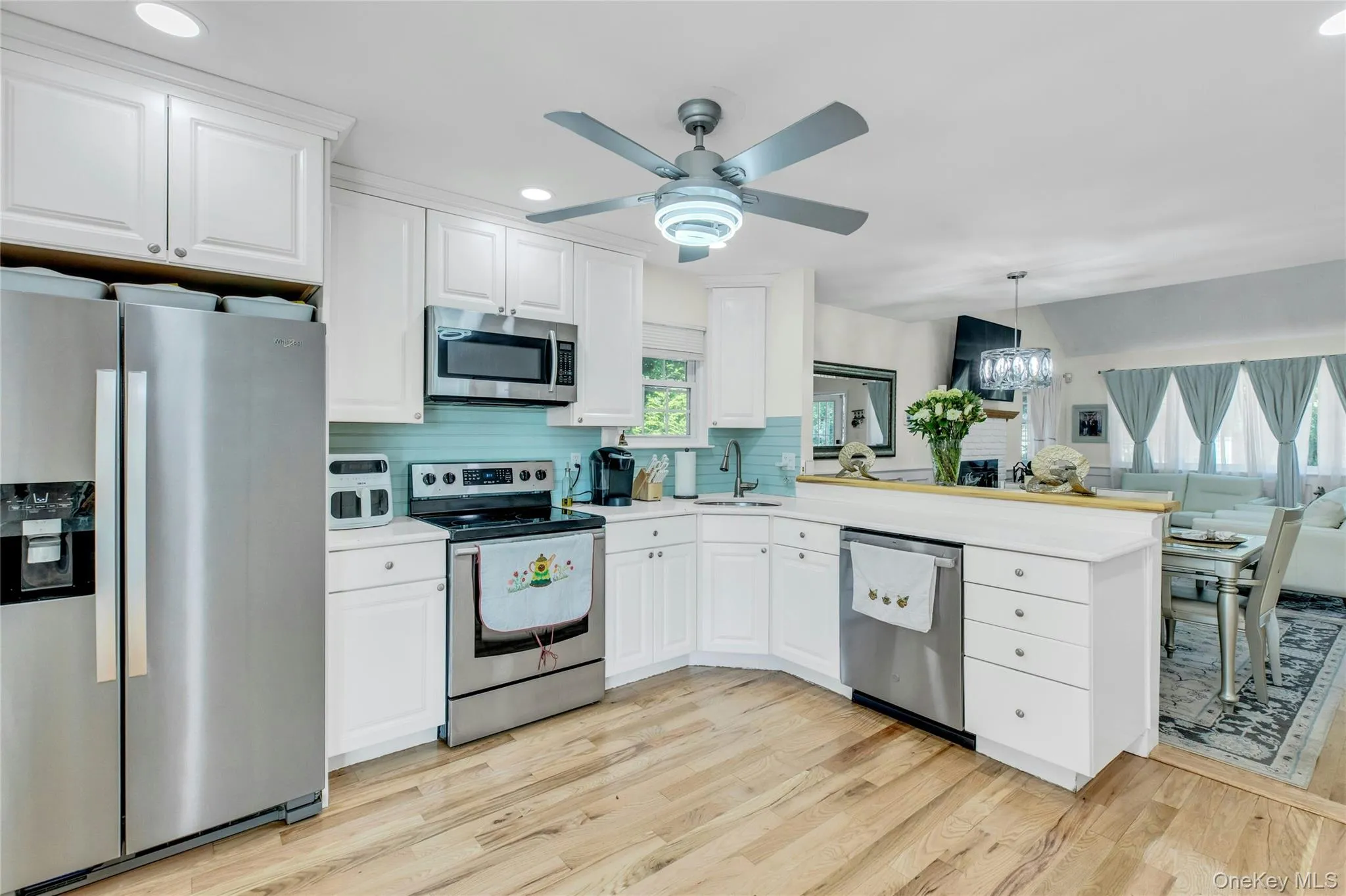 35 Grant Boulevard, Southampton, NY, 4 Bedrooms Bedrooms, 6 Rooms Rooms,3 BathroomsBathrooms,Residential Lease,For Rent,Grant,0,976419 35 Grant Boulevard, Southampton, NY, 4 Bedrooms Bedrooms, 6 Rooms Rooms,3 BathroomsBathrooms,Residential Lease,For Rent,Grant,0,976419