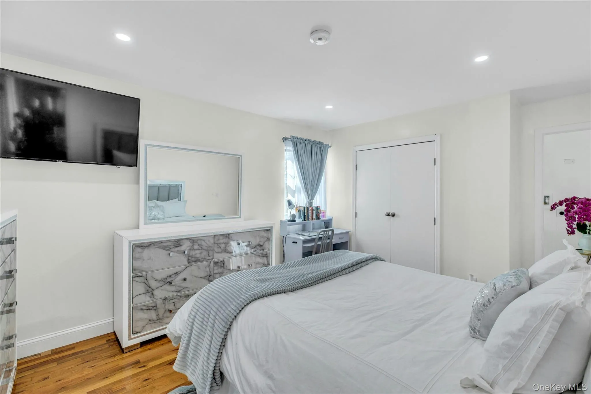 35 Grant Boulevard, Southampton, NY, 4 Bedrooms Bedrooms, 6 Rooms Rooms,3 BathroomsBathrooms,Residential Lease,For Rent,Grant,0,976419 35 Grant Boulevard, Southampton, NY, 4 Bedrooms Bedrooms, 6 Rooms Rooms,3 BathroomsBathrooms,Residential Lease,For Rent,Grant,0,976419