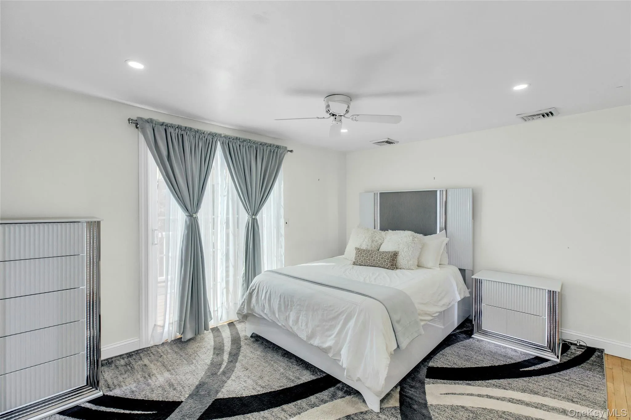 35 Grant Boulevard, Southampton, NY, 4 Bedrooms Bedrooms, 6 Rooms Rooms,3 BathroomsBathrooms,Residential Lease,For Rent,Grant,0,976419 35 Grant Boulevard, Southampton, NY, 4 Bedrooms Bedrooms, 6 Rooms Rooms,3 BathroomsBathrooms,Residential Lease,For Rent,Grant,0,976419