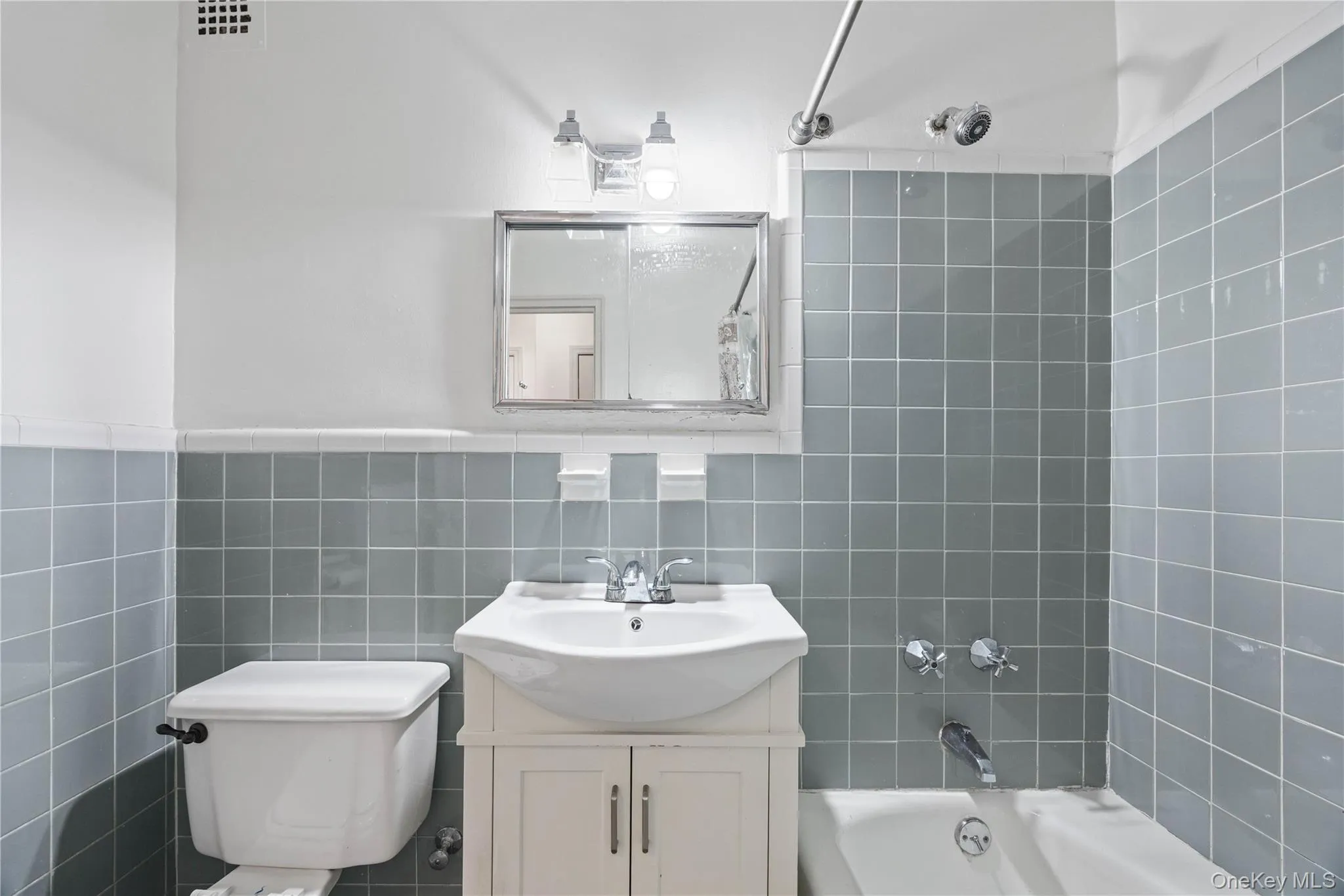 2835 Webb Avenue, New York, NY, 2 Bedrooms Bedrooms, ,2 BathroomsBathrooms,Residential,For Rent,Webb,0,976439 2835 Webb Avenue, New York, NY, 2 Bedrooms Bedrooms, ,2 BathroomsBathrooms,Residential,For Rent,Webb,0,976439