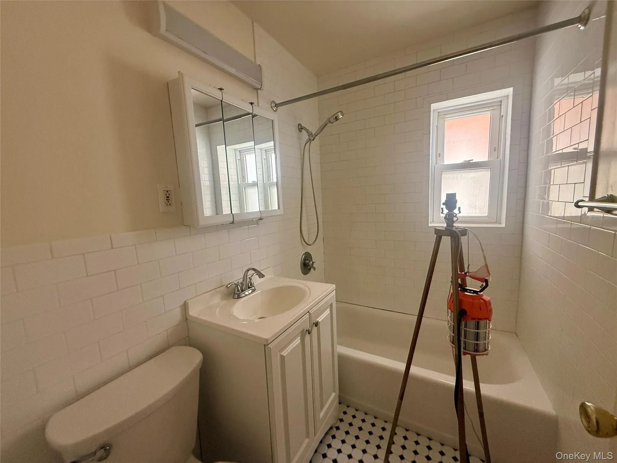 765 Shore Road, Long Beach, NY, 2 Bedrooms Bedrooms, 4 Rooms Rooms,1 BathroomBathrooms,Residential Lease,For Rent,Shore,0,976466 765 Shore Road, Long Beach, NY, 2 Bedrooms Bedrooms, 4 Rooms Rooms,1 BathroomBathrooms,Residential Lease,For Rent,Shore,0,976466