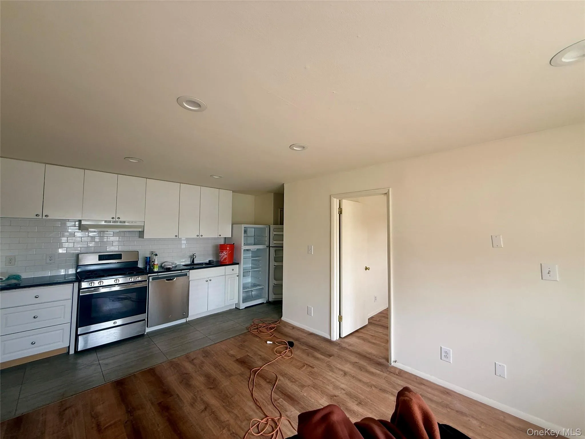 765 Shore Road, Long Beach, NY, 2 Bedrooms Bedrooms, 4 Rooms Rooms,1 BathroomBathrooms,Residential Lease,For Rent,Shore,0,976466 765 Shore Road, Long Beach, NY, 2 Bedrooms Bedrooms, 4 Rooms Rooms,1 BathroomBathrooms,Residential Lease,For Rent,Shore,0,976466