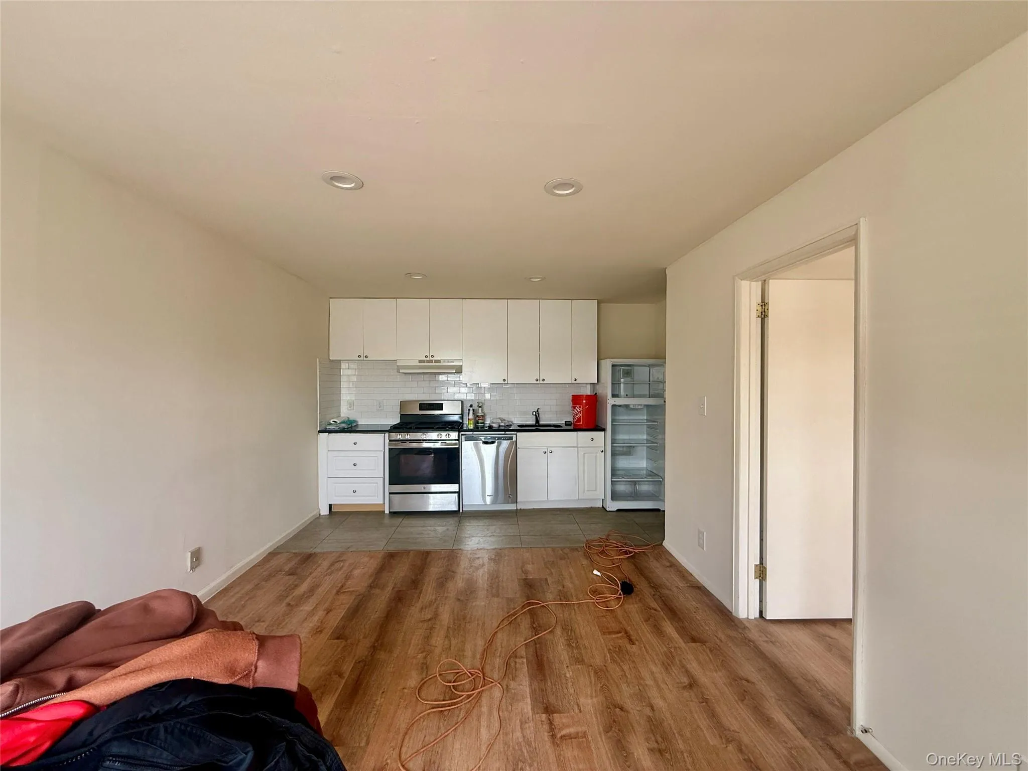 765 Shore Road, Long Beach, NY, 2 Bedrooms Bedrooms, 4 Rooms Rooms,1 BathroomBathrooms,Residential Lease,For Rent,Shore,0,976466 765 Shore Road, Long Beach, NY, 2 Bedrooms Bedrooms, 4 Rooms Rooms,1 BathroomBathrooms,Residential Lease,For Rent,Shore,0,976466