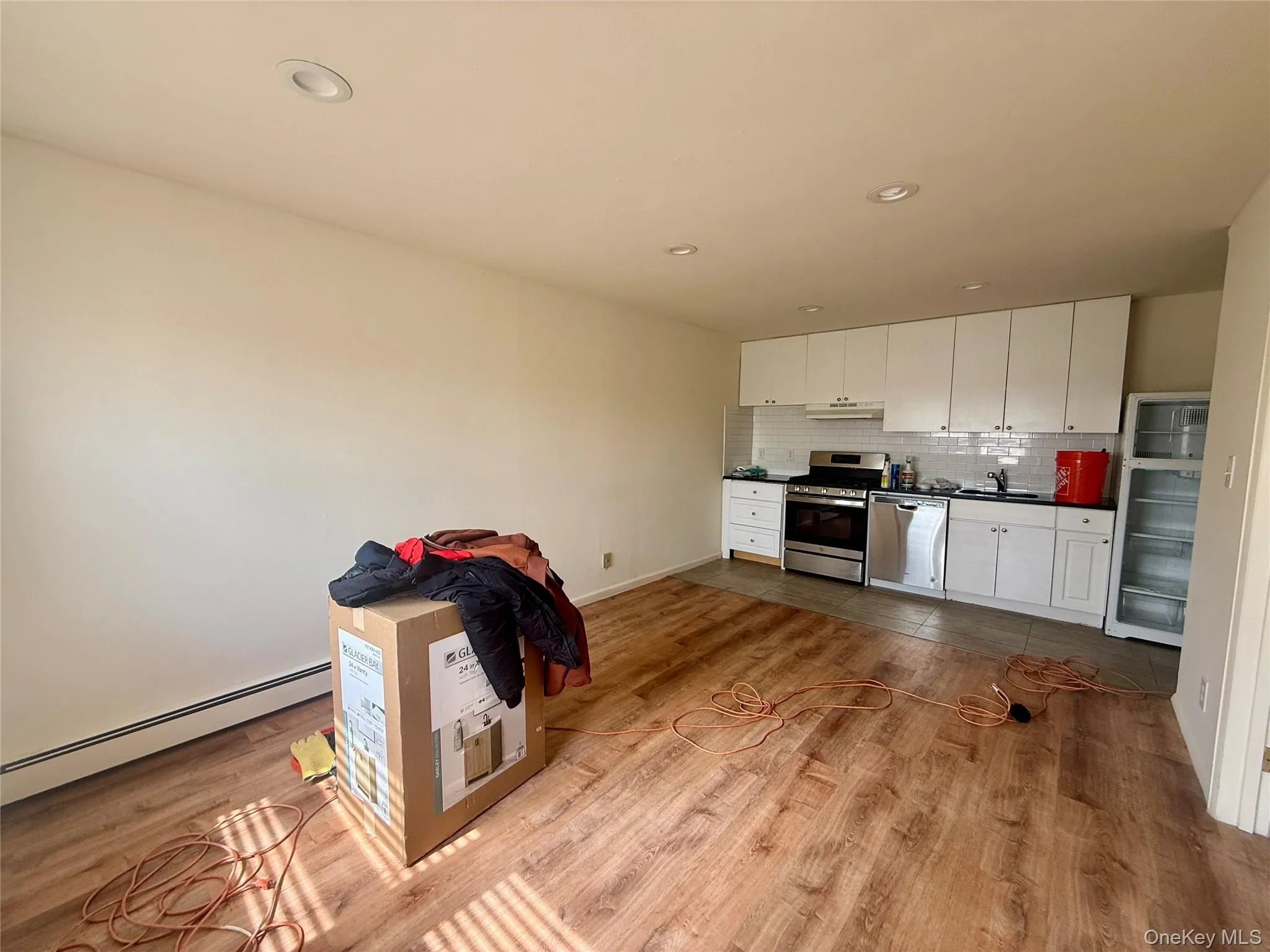 765 Shore Road, Long Beach, NY, 2 Bedrooms Bedrooms, 4 Rooms Rooms,1 BathroomBathrooms,Residential Lease,For Rent,Shore,0,976466 765 Shore Road, Long Beach, NY, 2 Bedrooms Bedrooms, 4 Rooms Rooms,1 BathroomBathrooms,Residential Lease,For Rent,Shore,0,976466