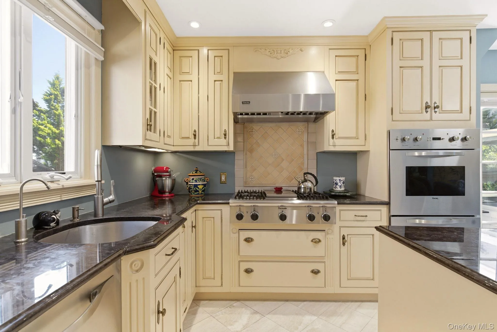 Custom cabinetry, top of the line appliances, granite appliances Custom cabinetry, top of the line appliances, granite appliances