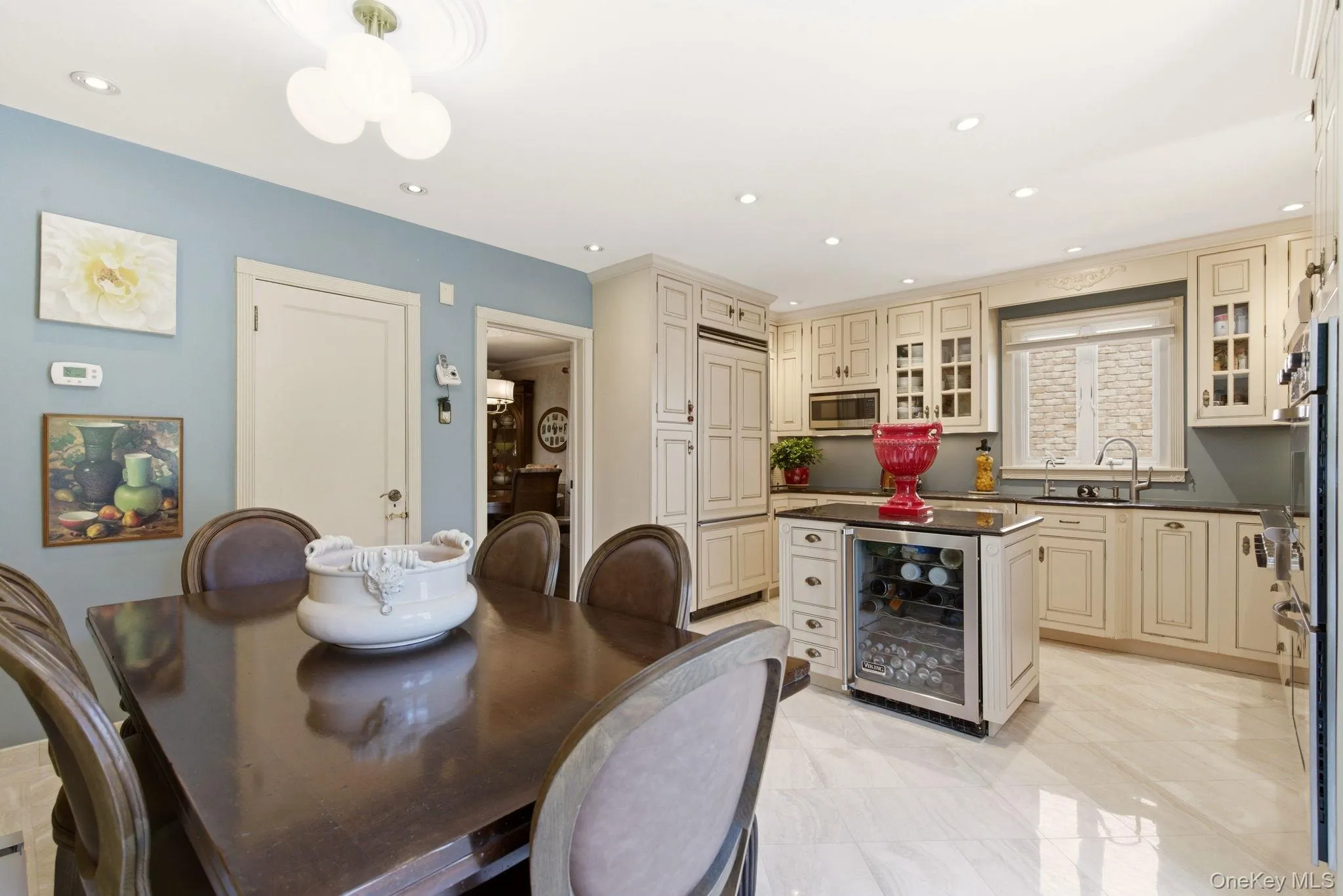 Eat in Kitchen Eat in Kitchen