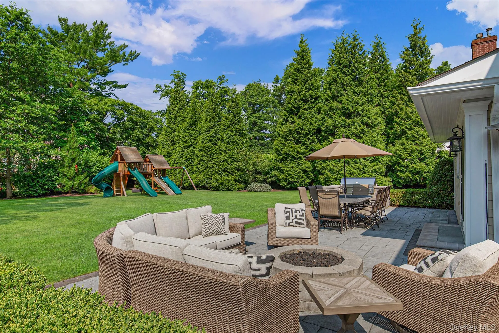 An impressive patio with built-in bbq provides the ultimate al fresco dining and lounging experience. An impressive patio with built-in bbq provides the ultimate al fresco dining and lounging experience.