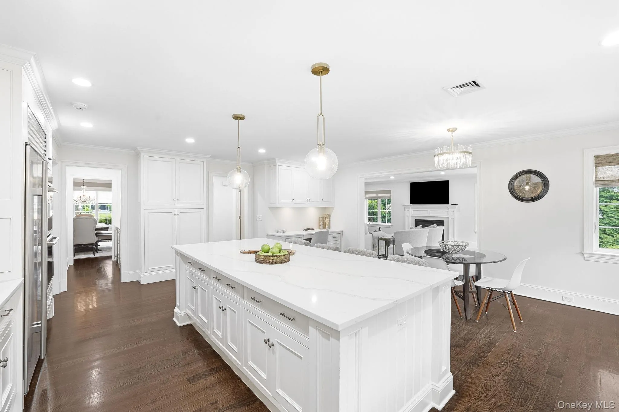 The kitchen is perfectly positioned adjoining the family room and the dining room with side door access to the patio and backyard. The kitchen is perfectly positioned adjoining the family room and the dining room with side door access to the patio and backyard.