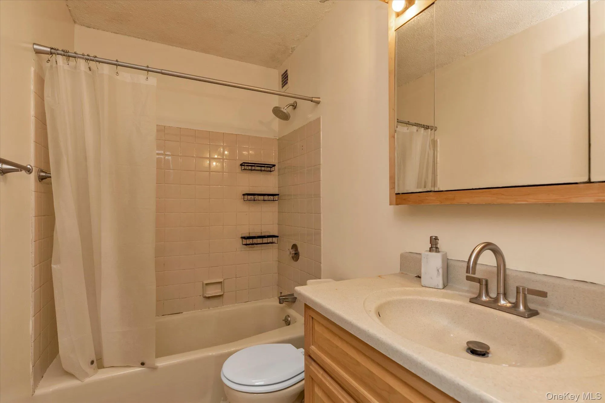 15038 Union Turnpike, New York, NY, 1 Bedroom Bedrooms, 4 Rooms Rooms,1 BathroomBathrooms,Residential,For Rent,Union,0,976517 15038 Union Turnpike, New York, NY, 1 Bedroom Bedrooms, 4 Rooms Rooms,1 BathroomBathrooms,Residential,For Rent,Union,0,976517