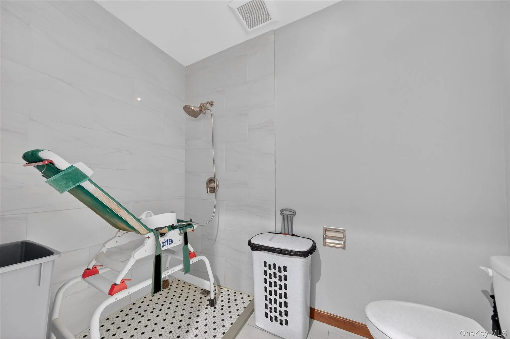 155 Roselawn Road, Woodbury, NY, 6 Bedrooms Bedrooms, 11 Rooms Rooms,4 BathroomsBathrooms,Residential,For Rent,Roselawn,0,976525 155 Roselawn Road, Woodbury, NY, 6 Bedrooms Bedrooms, 11 Rooms Rooms,4 BathroomsBathrooms,Residential,For Rent,Roselawn,0,976525