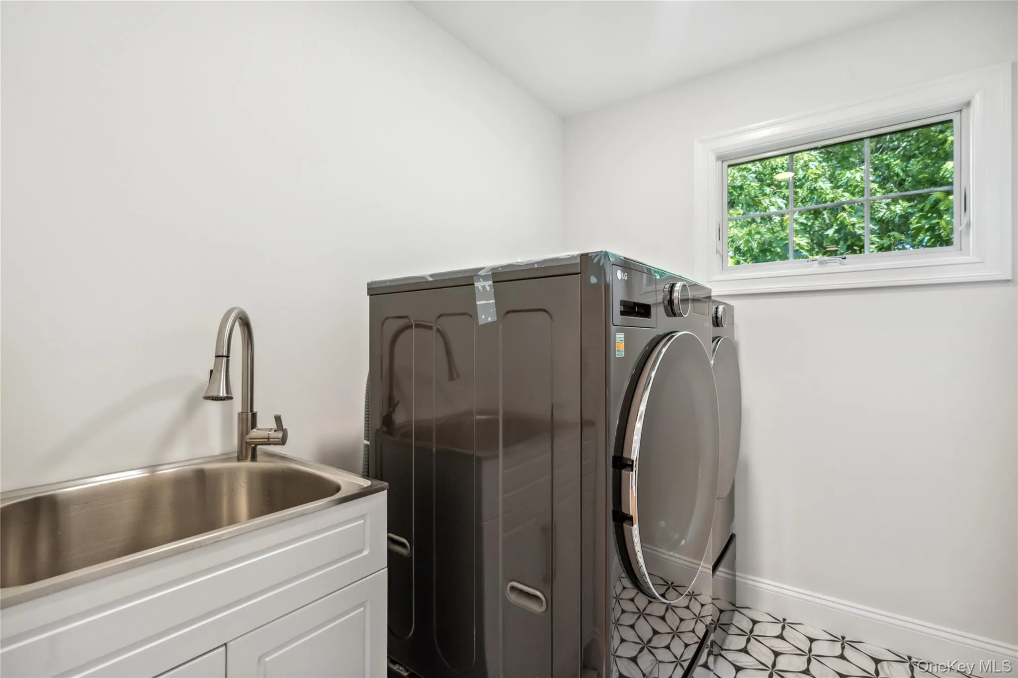 5 Steuben Drive, Oyster Bay, NY, 5 Bedrooms Bedrooms, 12 Rooms Rooms,4 BathroomsBathrooms,Residential,For Rent,Steuben,0,976535 5 Steuben Drive, Oyster Bay, NY, 5 Bedrooms Bedrooms, 12 Rooms Rooms,4 BathroomsBathrooms,Residential,For Rent,Steuben,0,976535