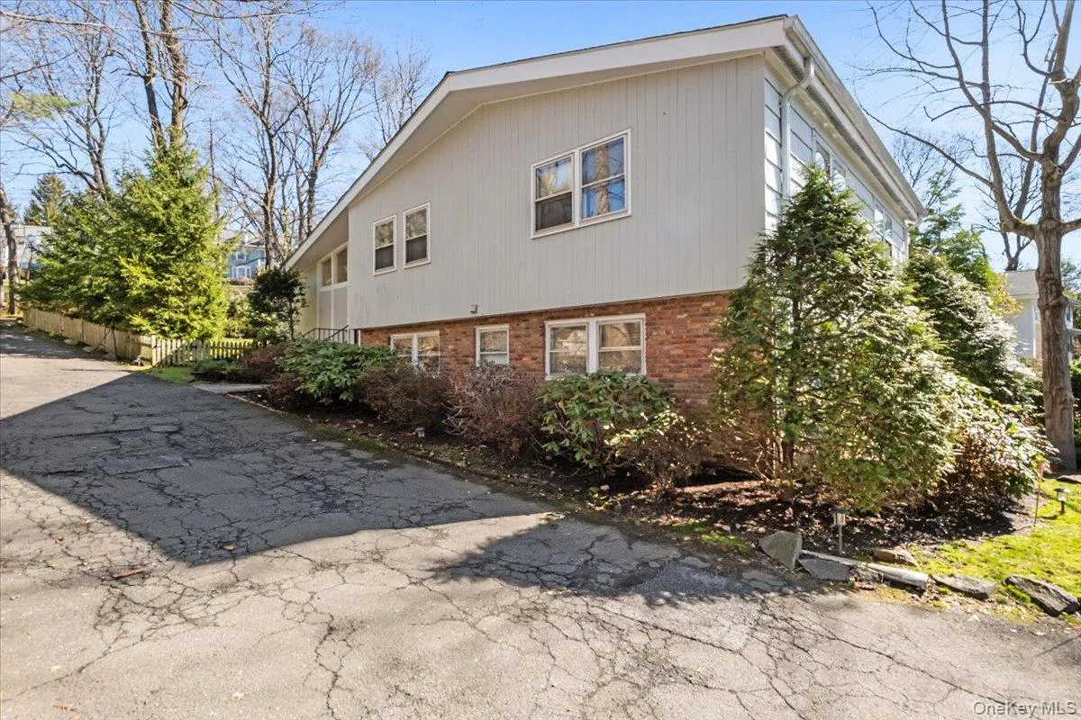6A Dickel Road, Scarsdale, NY, 6 Bedrooms Bedrooms, 9 Rooms Rooms,3 BathroomsBathrooms,Residential Lease,For Rent,Dickel,0,976554 6A Dickel Road, Scarsdale, NY, 6 Bedrooms Bedrooms, 9 Rooms Rooms,3 BathroomsBathrooms,Residential Lease,For Rent,Dickel,0,976554