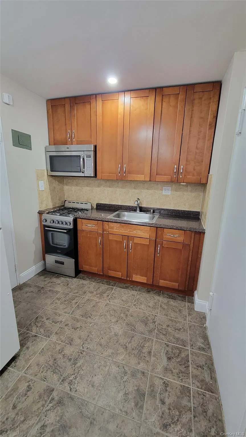141-60 84th Road, New York, NY, 2 Rooms Rooms,1 BathroomBathrooms,Residential Lease,For Rent,84th,0,976583 141-60 84th Road, New York, NY, 2 Rooms Rooms,1 BathroomBathrooms,Residential Lease,For Rent,84th,0,976583