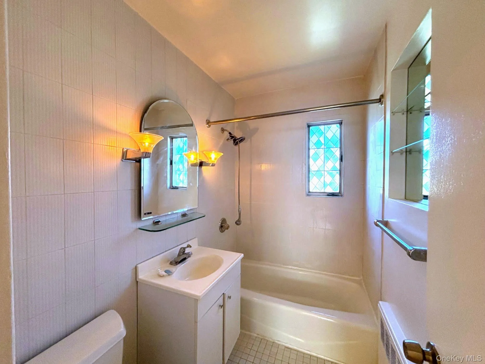 Full bathroom Full bathroom