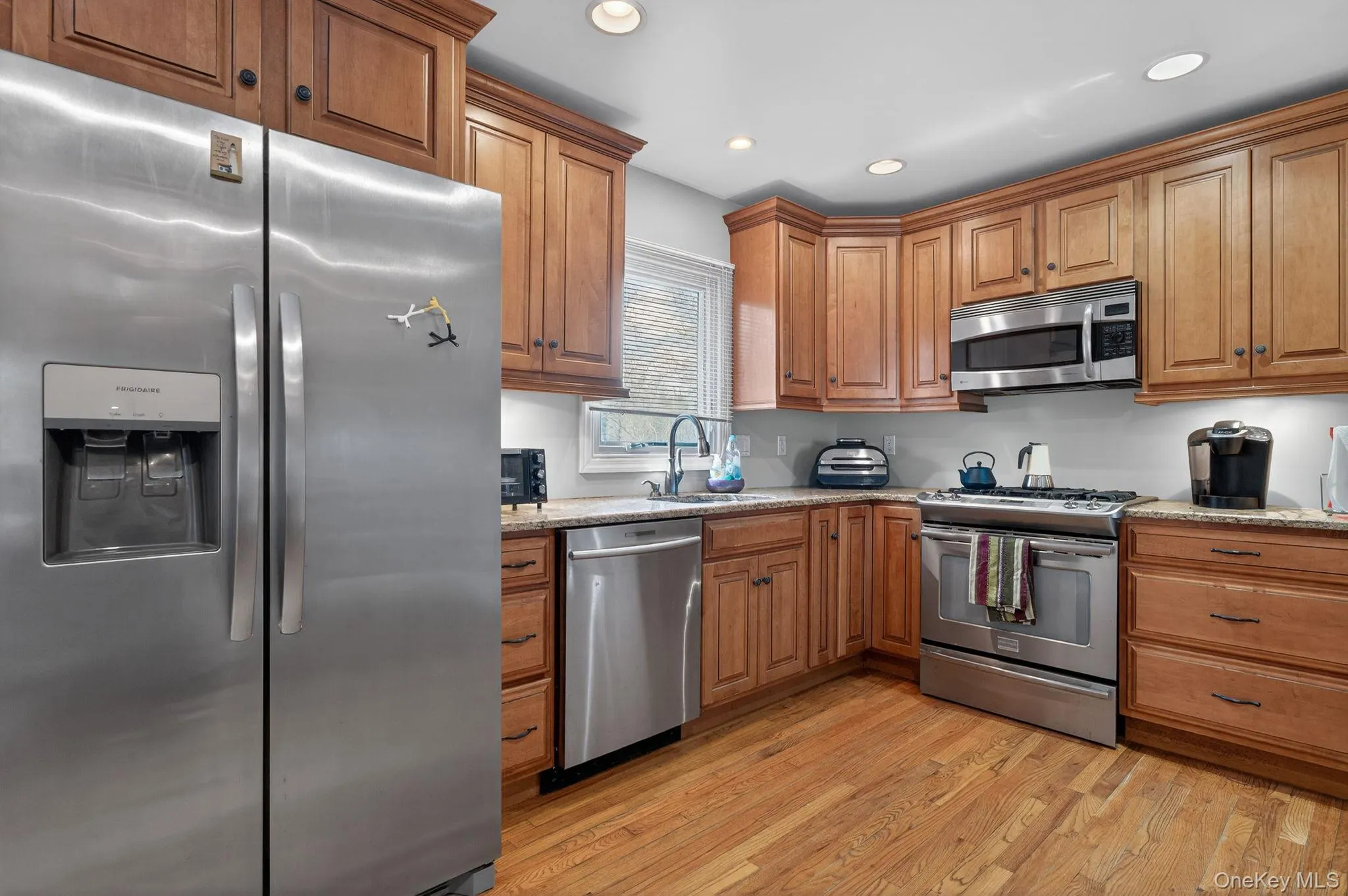 Granite countertops, stainless steel appliances with wood cabinets. Granite countertops, stainless steel appliances with wood cabinets.