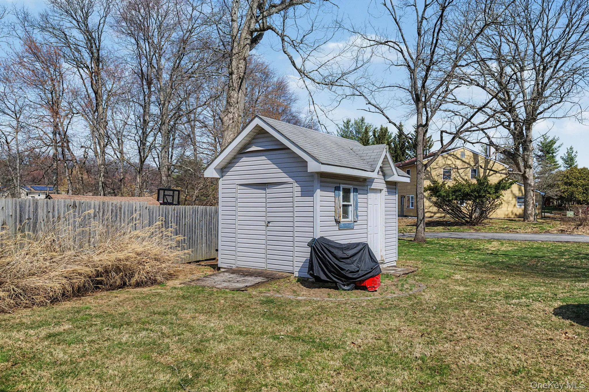 Shed with plenty of storage space. Shed with plenty of storage space.