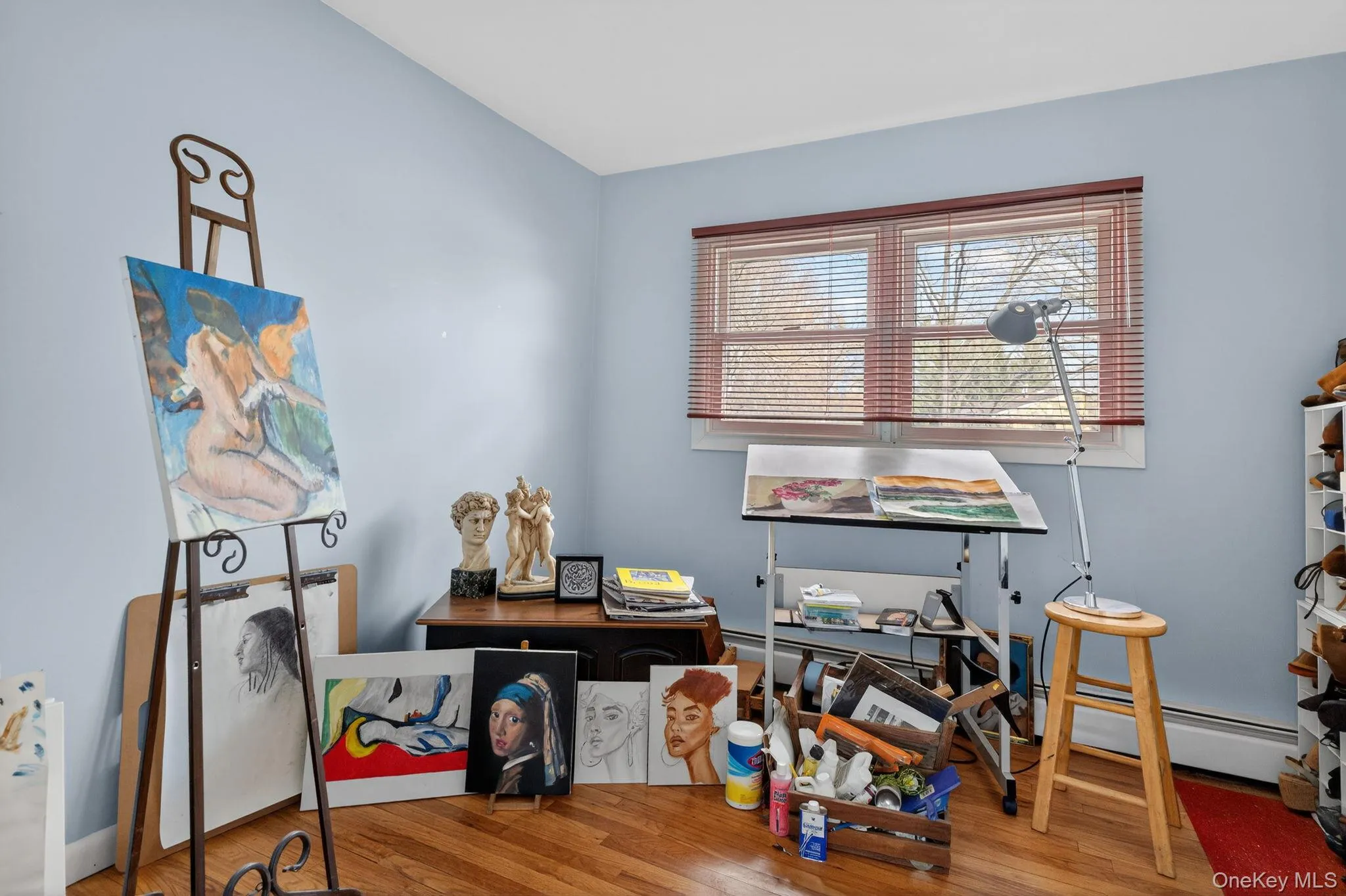 Third bedroom. Presently used as art studio. Third bedroom. Presently used as art studio.