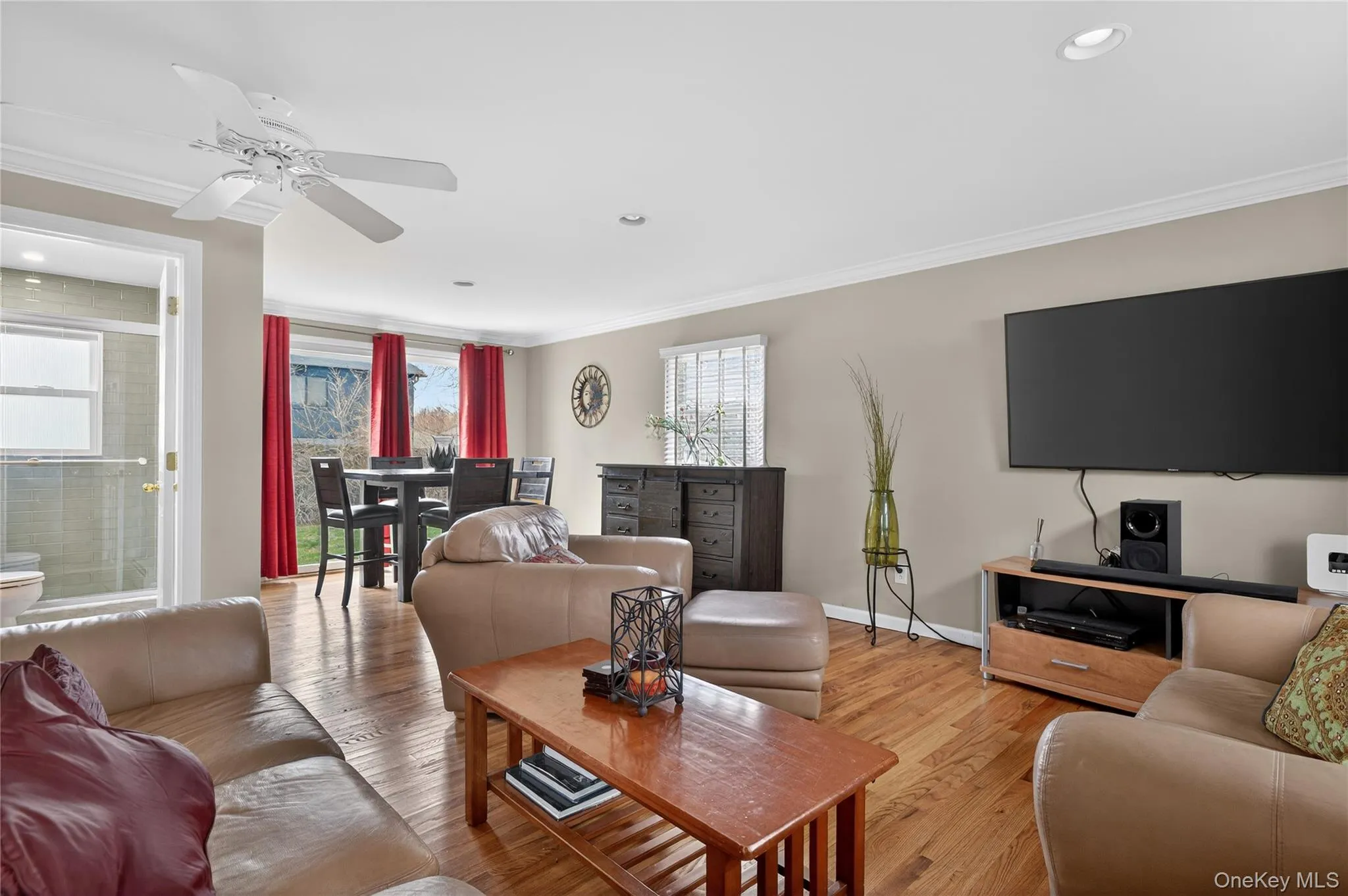 Bonus room with sliding door to backyard. Bonus room with sliding door to backyard.