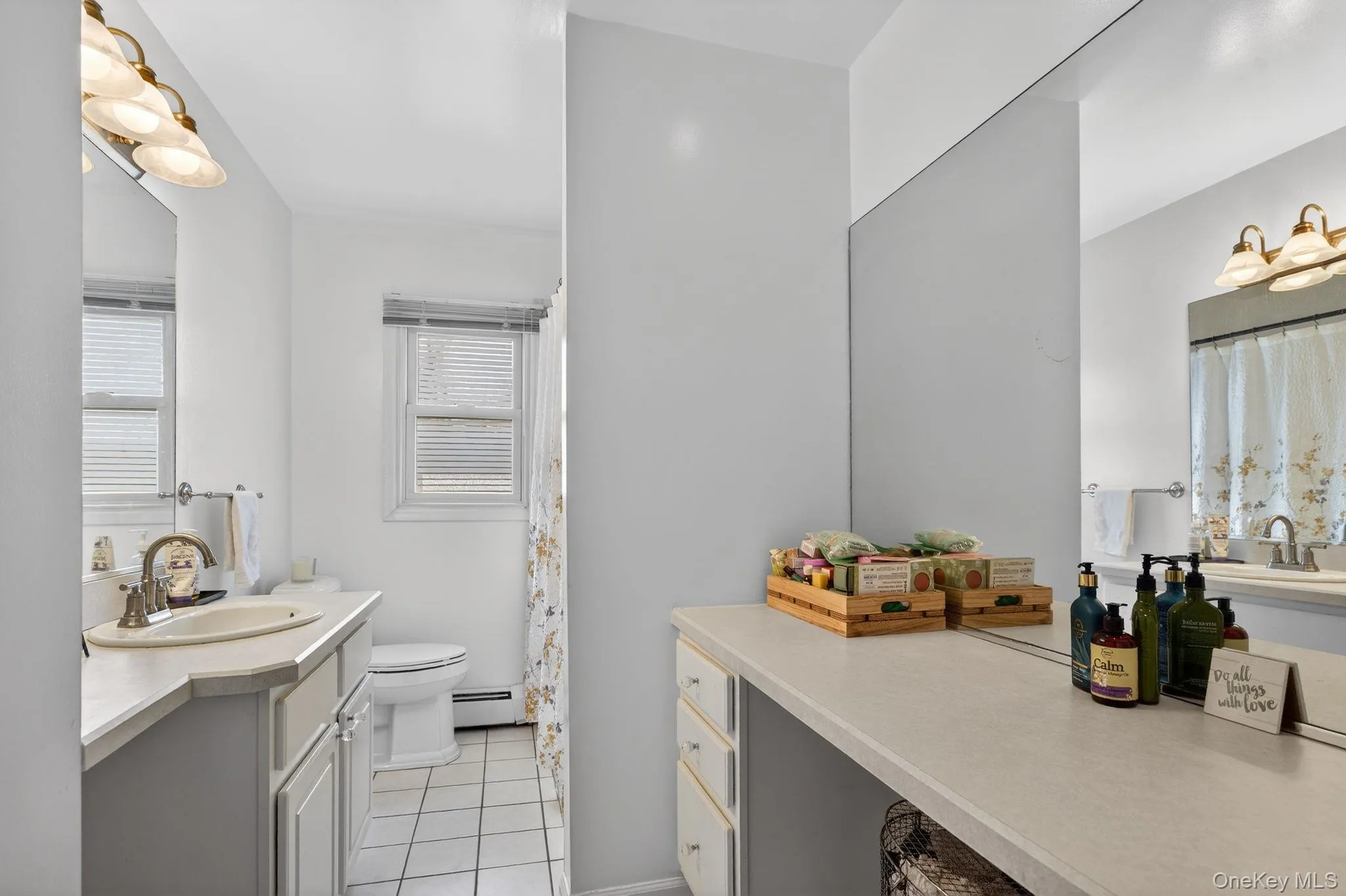Full bathroom. Full bathroom.