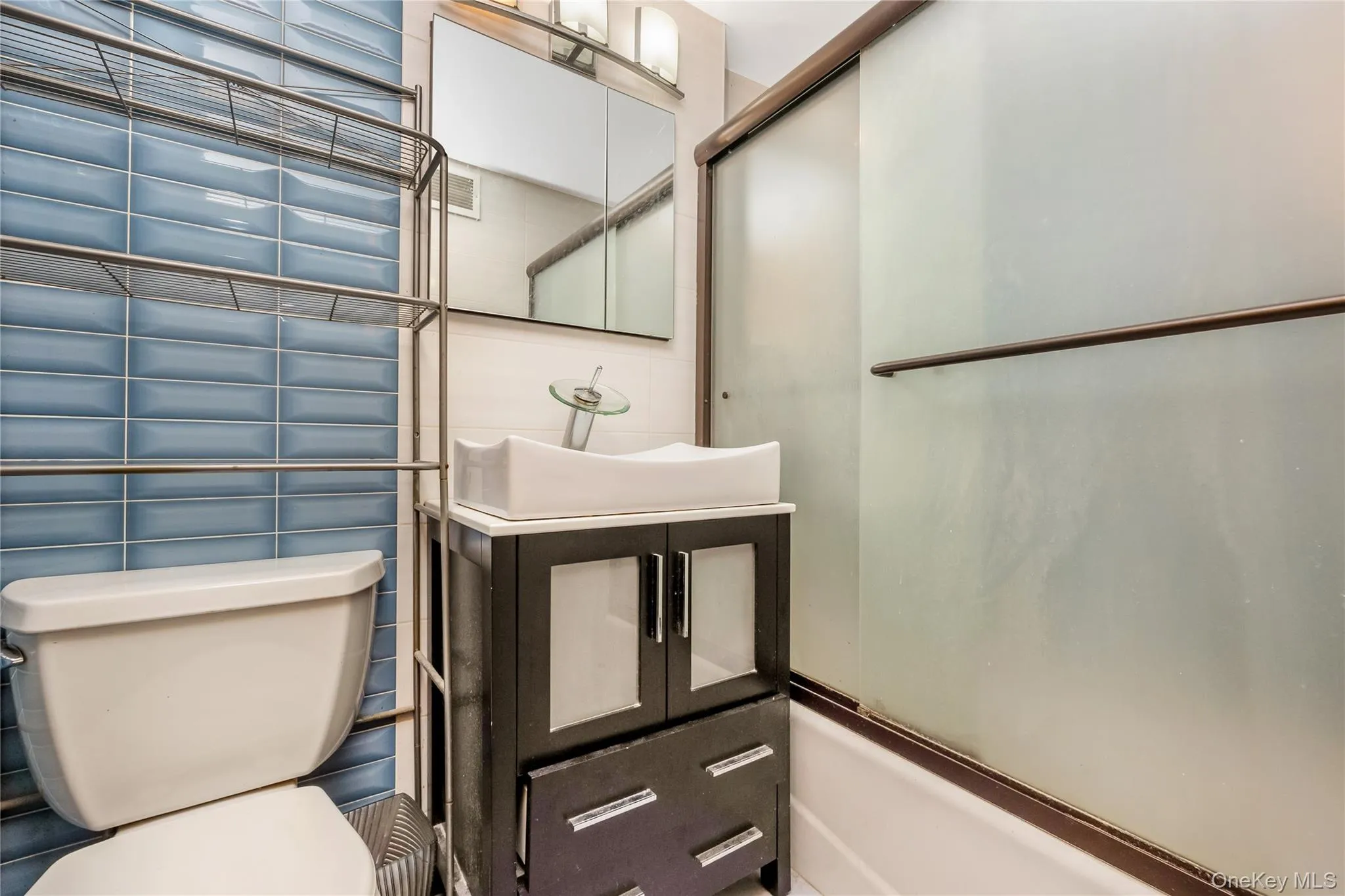 97-40 62nd Drive, New York, NY, 2 Bedrooms Bedrooms, 5 Rooms Rooms,1 BathroomBathrooms,Residential Sale,For Rent,62nd,0,976615 97-40 62nd Drive, New York, NY, 2 Bedrooms Bedrooms, 5 Rooms Rooms,1 BathroomBathrooms,Residential Sale,For Rent,62nd,0,976615