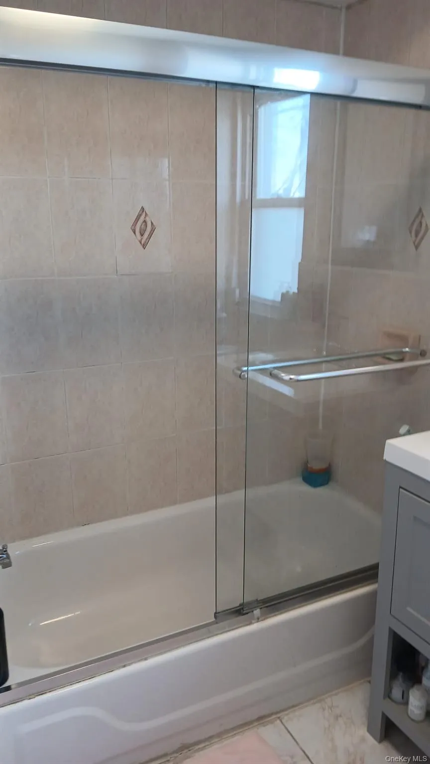 11633 198 Th Street, New York, NY, 3 Bedrooms Bedrooms, 8 Rooms Rooms,1 BathroomBathrooms,Residential Sale,For Rent,198 Th,0,976616 11633 198 Th Street, New York, NY, 3 Bedrooms Bedrooms, 8 Rooms Rooms,1 BathroomBathrooms,Residential Sale,For Rent,198 Th,0,976616