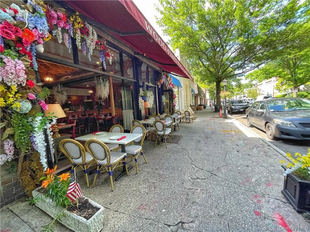 Local eateries with outdoor dining Local eateries with outdoor dining