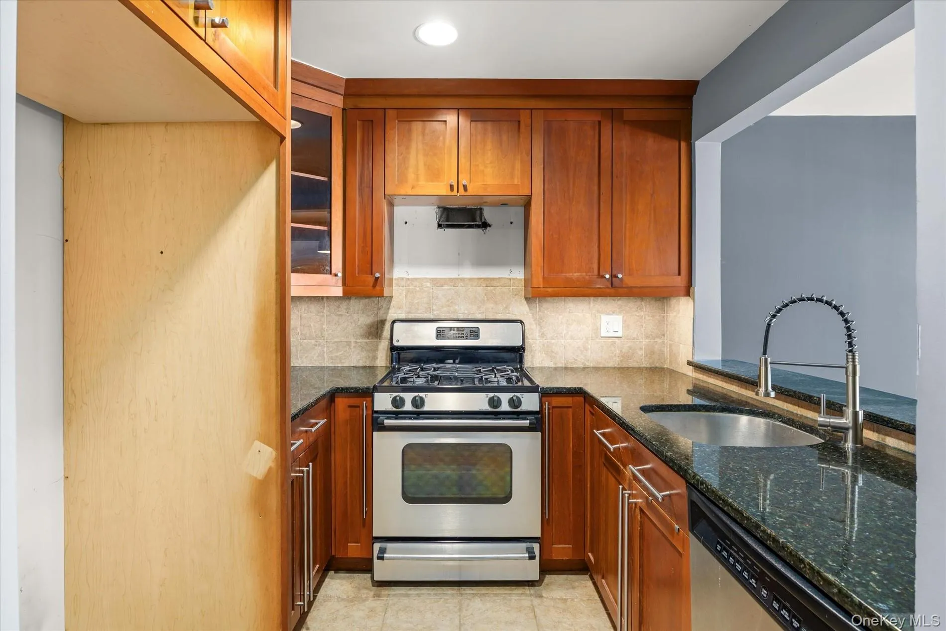 9428 Magnolia Court, New York, NY, 2 Bedrooms Bedrooms, 5 Rooms Rooms,2 BathroomsBathrooms,Residential,For Rent,Magnolia,0,976671 9428 Magnolia Court, New York, NY, 2 Bedrooms Bedrooms, 5 Rooms Rooms,2 BathroomsBathrooms,Residential,For Rent,Magnolia,0,976671